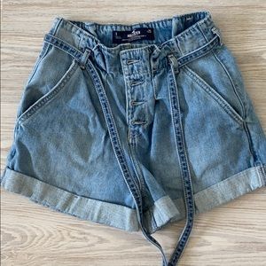 Hollister curvy ultra high-rise mom short 3”.